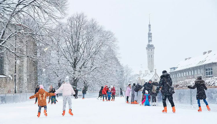 каток на улице харью в Старом Таллинне