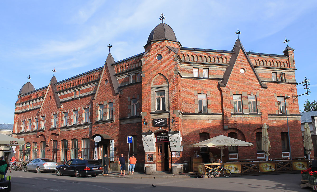 отель bristol в пярну красное здание на улице рюйтли