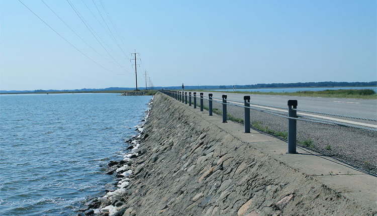 Väinatamm ehk Saaremaa tamm