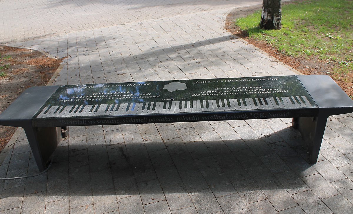 скамейка шопена в таллине
